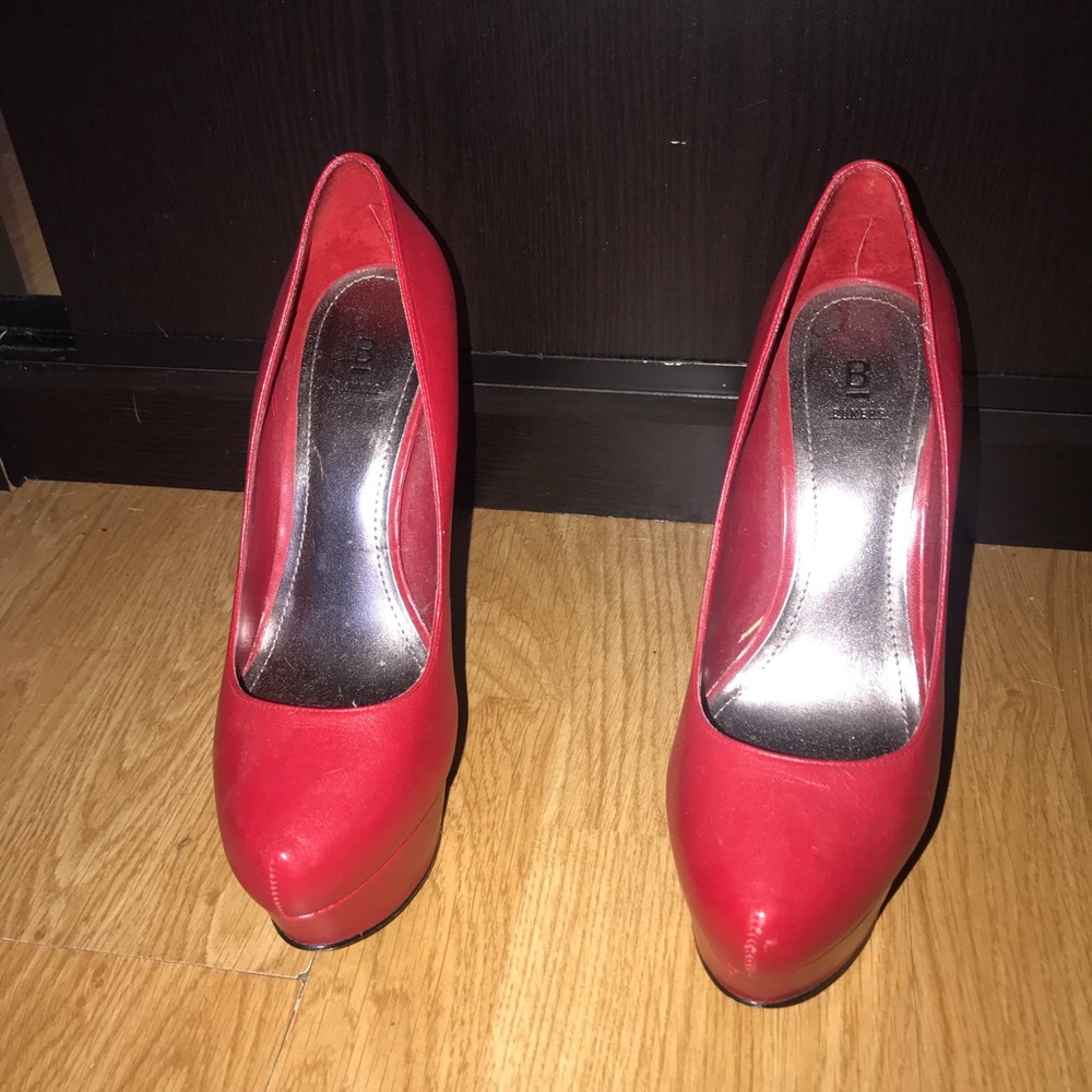 Red platform pump - Picture 1 of 2
